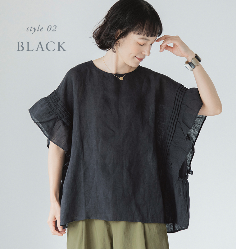 LUPILIEN by natulan 涼やかリネンの風通るブラウス（ブラック）に、カーキのボトムスを合わせた、「style 02 BLACK」の文字入りモデル着用画像