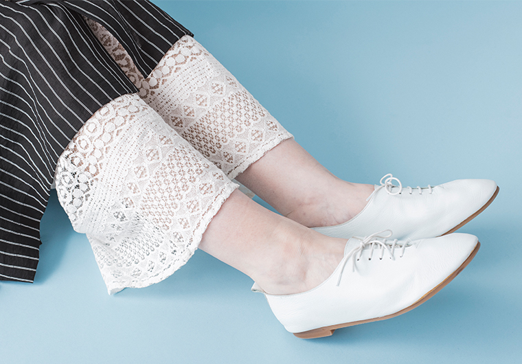 &yarn 裾レースぺチパンツ ホワイト ワンピース合わせ 座り 裾寄り