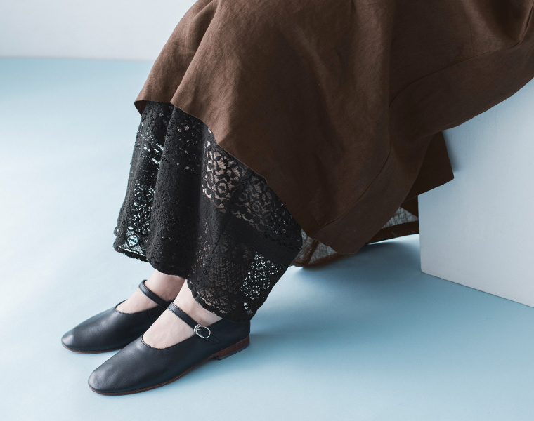 &yarn 裾レースぺチパンツ ブラック ブラウンワンピース合わせ 座り 裾寄り