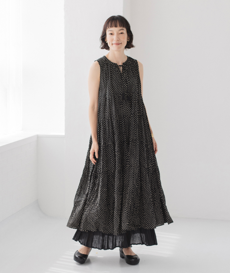 &yarn ノースリーブドットワンピース 全身前
