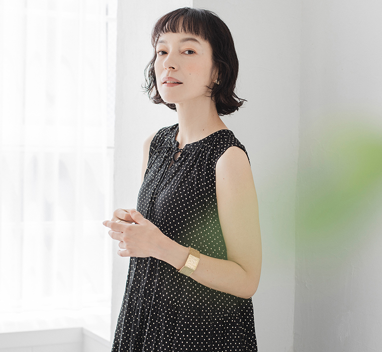&yarn ノースリーブドットワンピース 上半身寄り