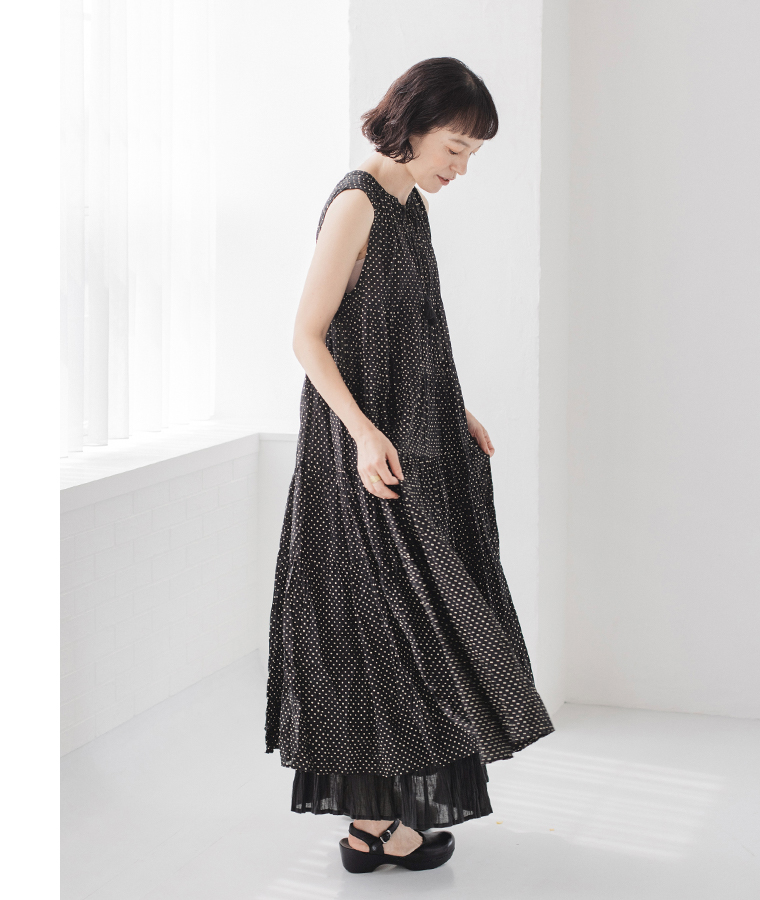 &yarn ノースリーブドットワンピース 全身横