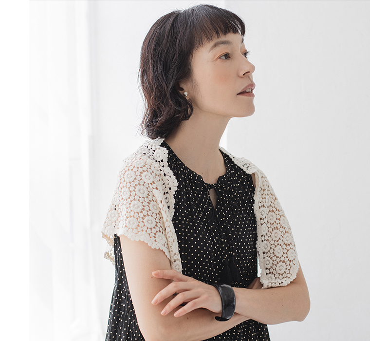 &yarn ノースリーブドットワンピース ショール合わせ 横