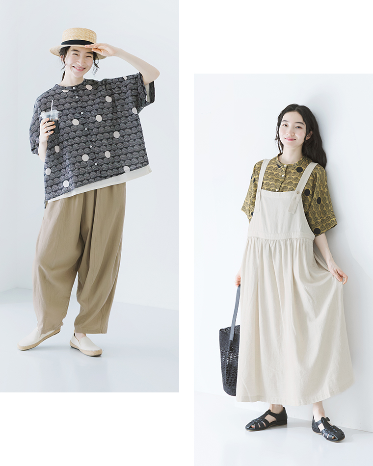 CALINERライトボイルLINE DOTプリント ワイドシャツを着こなした、パンツスタイルとスカートスタイルの2画面コーディネート画像