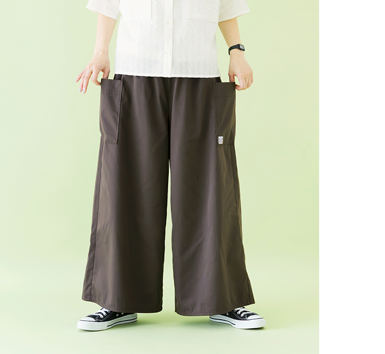 サイドポケット付きワイドパンツ ブラウンのフロントデザインを写した画像