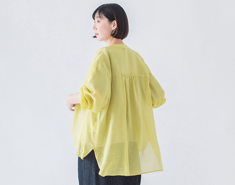 &yarn シアーリネンバンドカラーブラウス