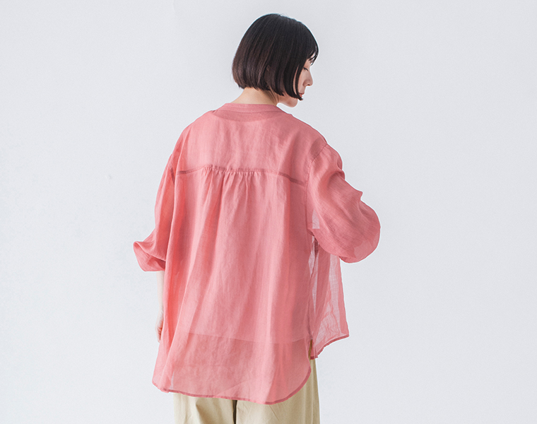 &yarn シアーリネンバンドカラーブラウス コーラルピンク