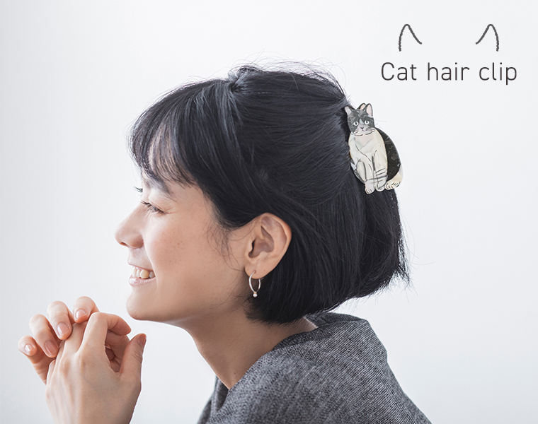松尾ミユキ　キャットヘアクリップを髪につけた女性モデル