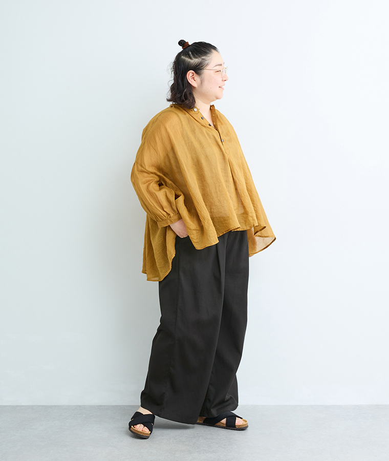 &yarn 玄長なおこさんコラボ　凛としてはけるパンツ スタッフ着用 158cm FTサイズ着用 全身斜め前