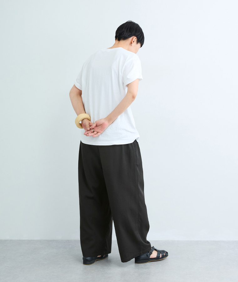 &yarn 玄長なおこさんコラボ　凛としてはけるパンツ スタッフ着用 165cm FTサイズ着用 全身後ろ