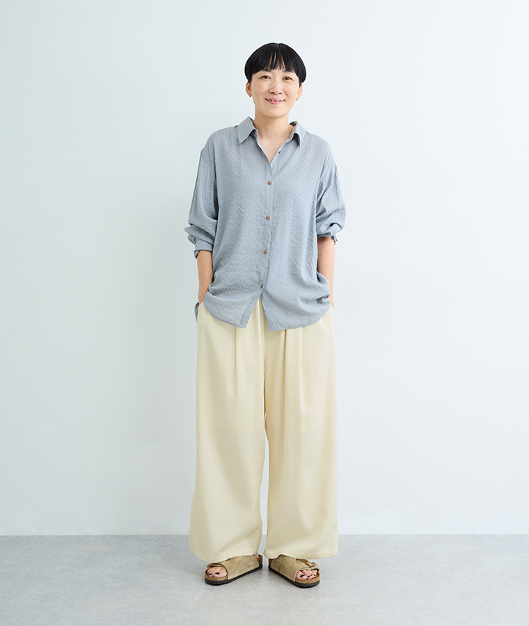 &yarn 玄長なおこさんコラボ　凛としてはけるパンツ スタッフ着用 165cm FTサイズ着用 全身前 アイボリー