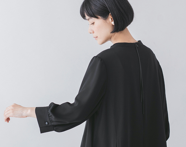 Luuna miu 大切な日のボタンフレアワンピース 上半身寄り後ろ