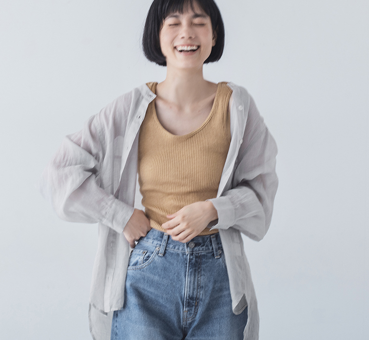 天衣無縫 リブカップ付きタンクトップ 上半身寄り