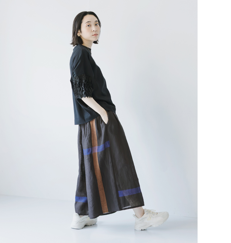 nop de nod 着るだけでサマになるUSコットンフリル5分袖Tシャツ ブラック 全身前後