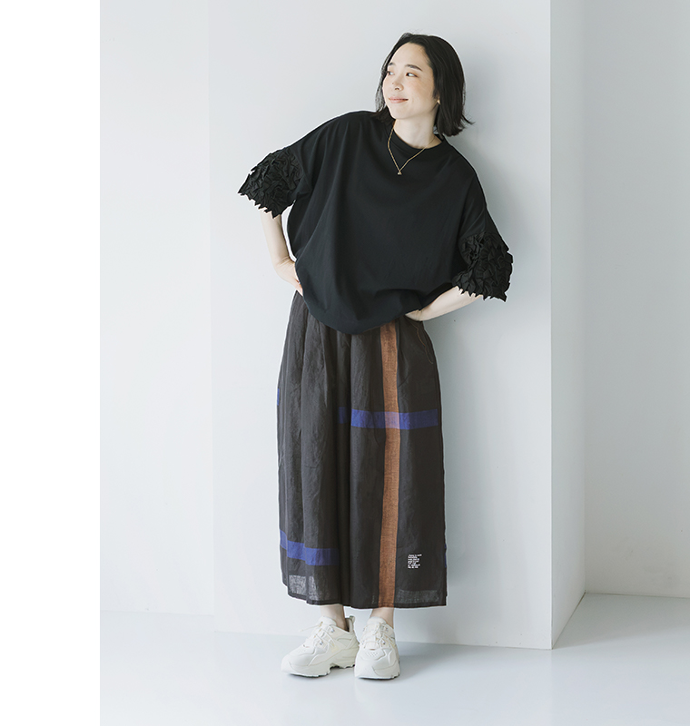 nop de nod 着るだけでサマになるUSコットンフリル5分袖Tシャツ ブラック 全身前後