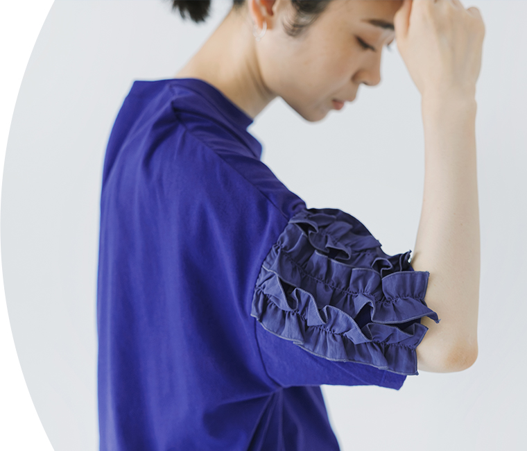 nop de nod 着るだけでサマになるUSコットンフリル5分袖Tシャツ ダークブルー 袖寄り