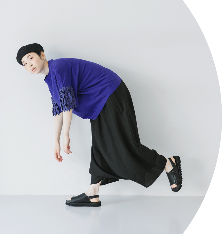 nop de nod 着るだけでサマになるUSコットンフリル5分袖Tシャツ ダークブルー 全身横