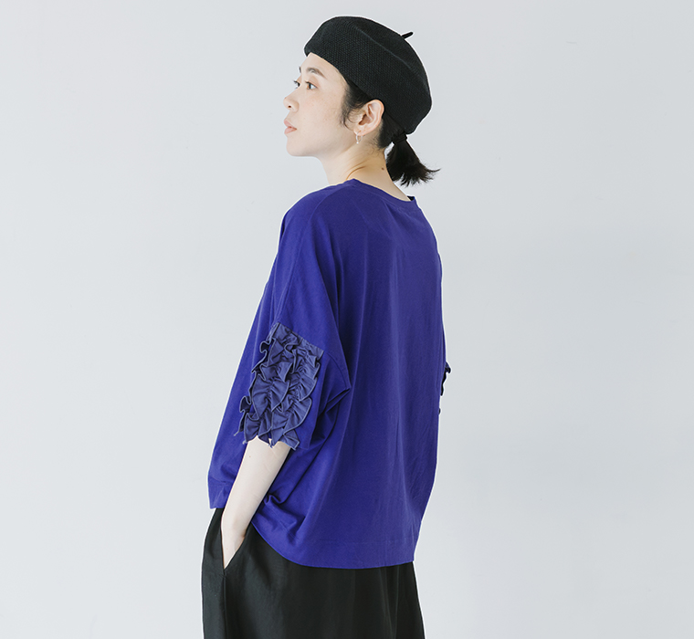 nop de nod 着るだけでサマになるUSコットンフリル5分袖Tシャツ ダークブルー 上半身寄り後ろ