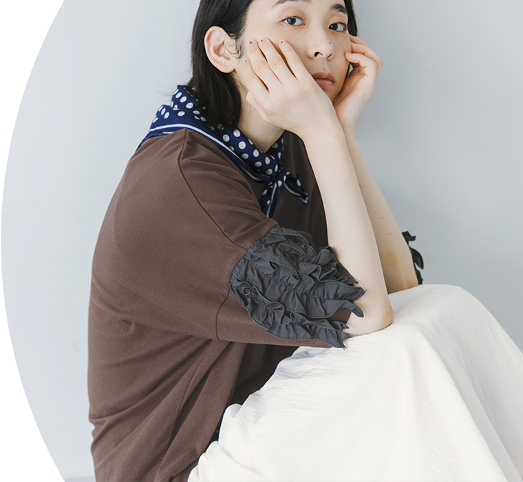 nop de nod 着るだけでサマになるUSコットンフリル5分袖Tシャツ ブラウン 袖寄り