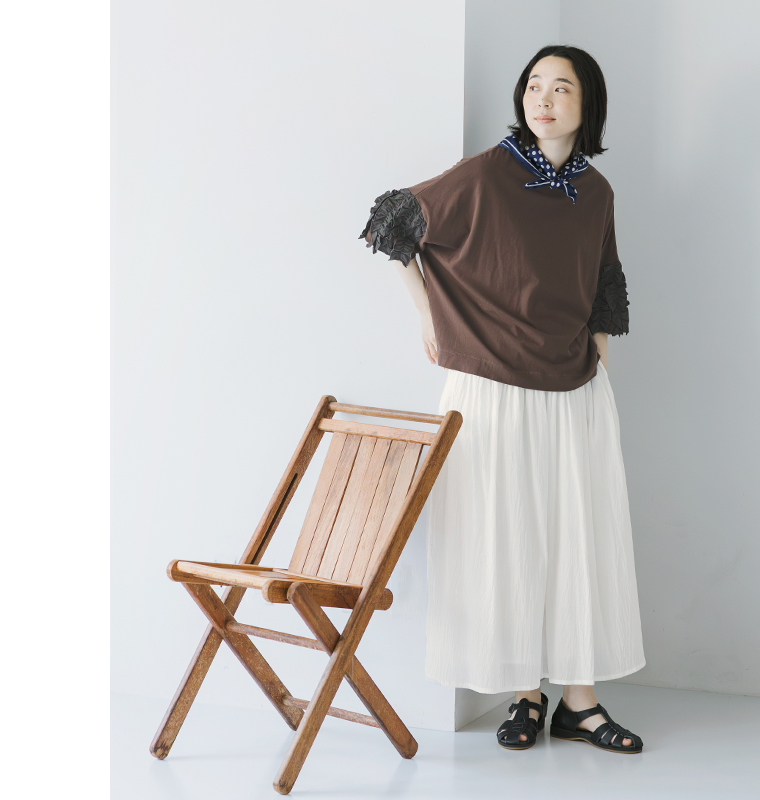 nop de nod 着るだけでサマになるUSコットンフリル5分袖Tシャツ ブラウン 全身前後