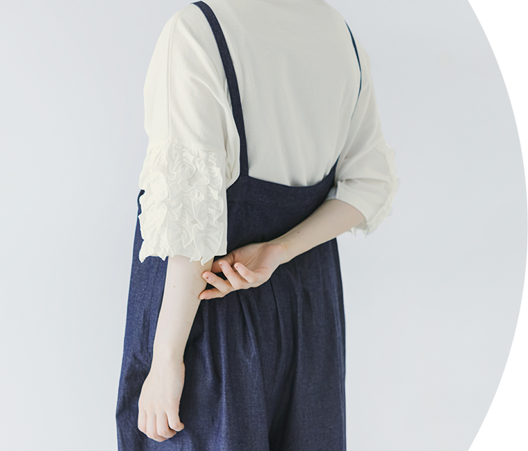 nop de nod 着るだけでサマになるUSコットンフリル5分袖Tシャツ オフホワイト 上半身寄り 後ろ