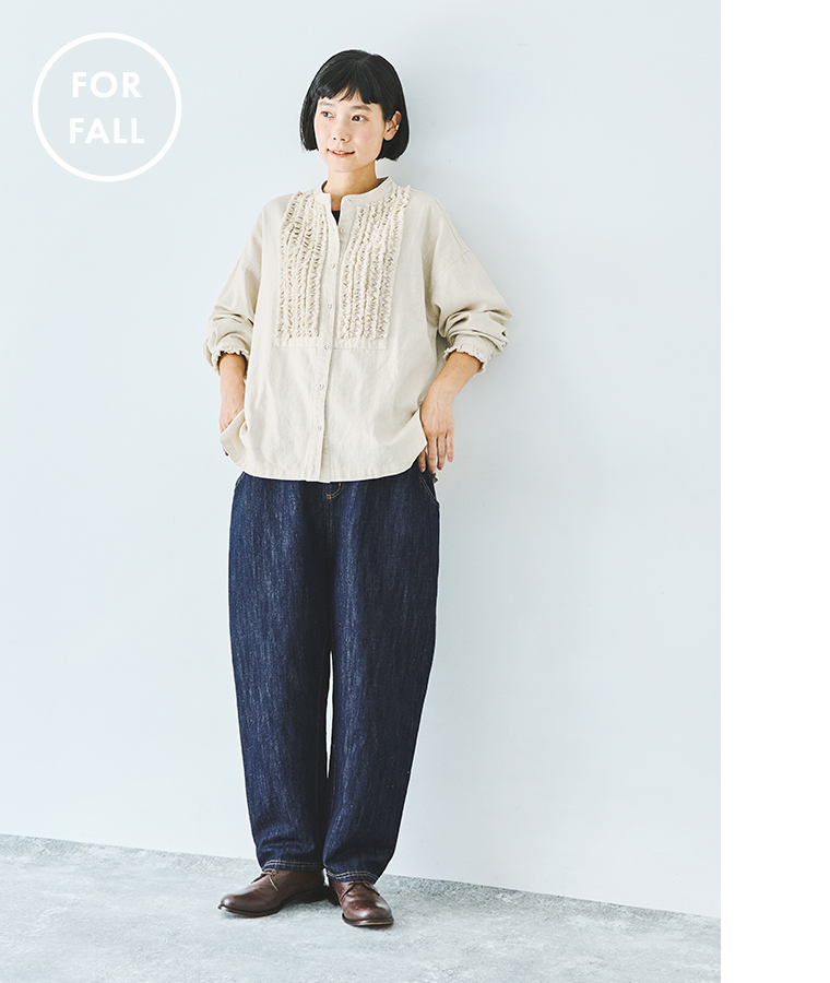 ista-ire コットンリネンデニムパンツ 秋コーデ 全身後ろ