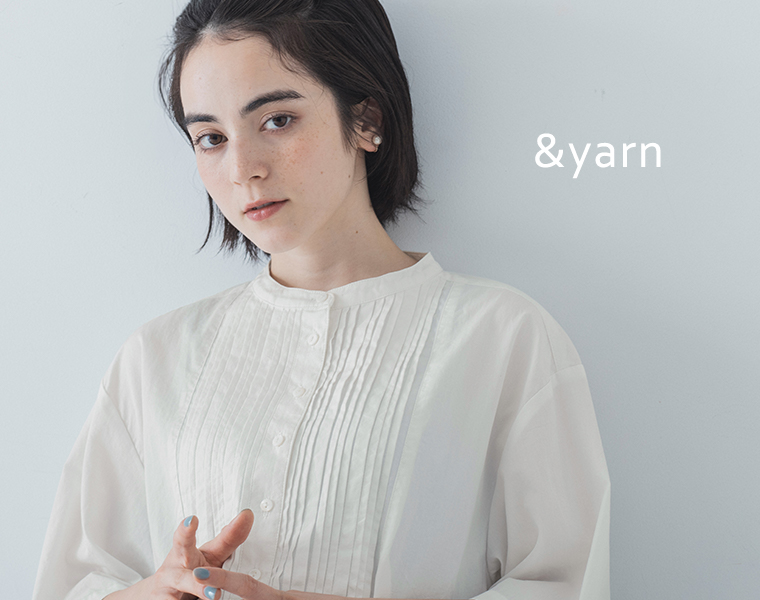 丁寧に折り重ねたピンタックを贅沢にあしらった【 &yarn 】コットン100％仕立てのブラウス