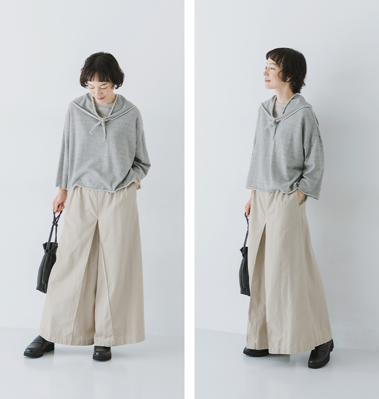 コットンツイルHAKAMAパンツと三角ストール付きプルオーバーを着用した女性モデルの全身スタイル2カット