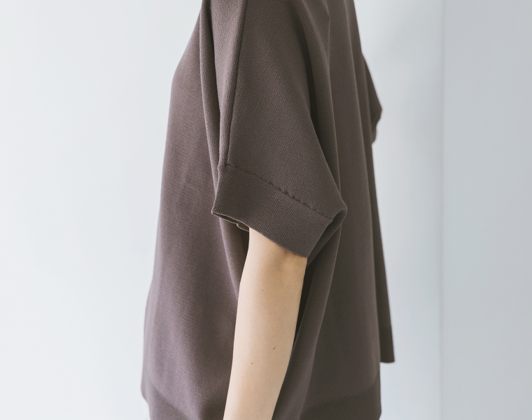 &yarn 洗えるニットポロシャツ コーヒー 袖寄り