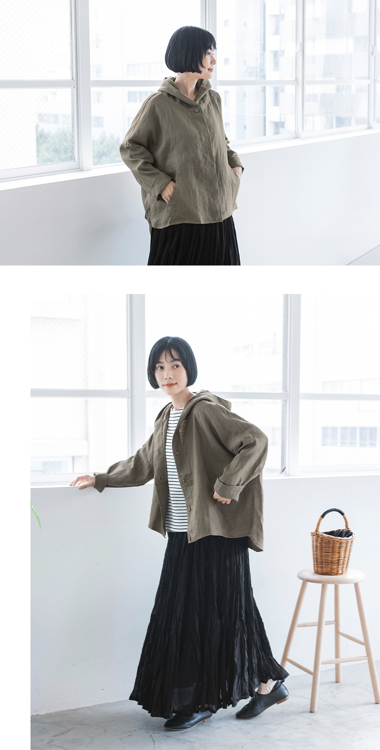 リネンパーカー（モスグリーン）を着用した女性モデルの上半身寄り前と全身スタイリング