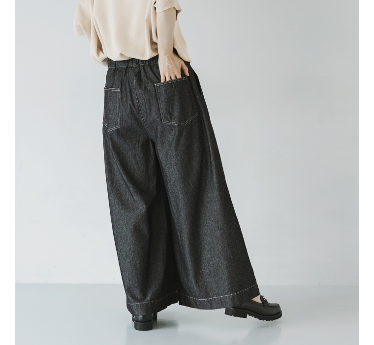 Lintu Laulu　デニムタックワイドパンツ スミクロ 下半身寄り 後ろ
