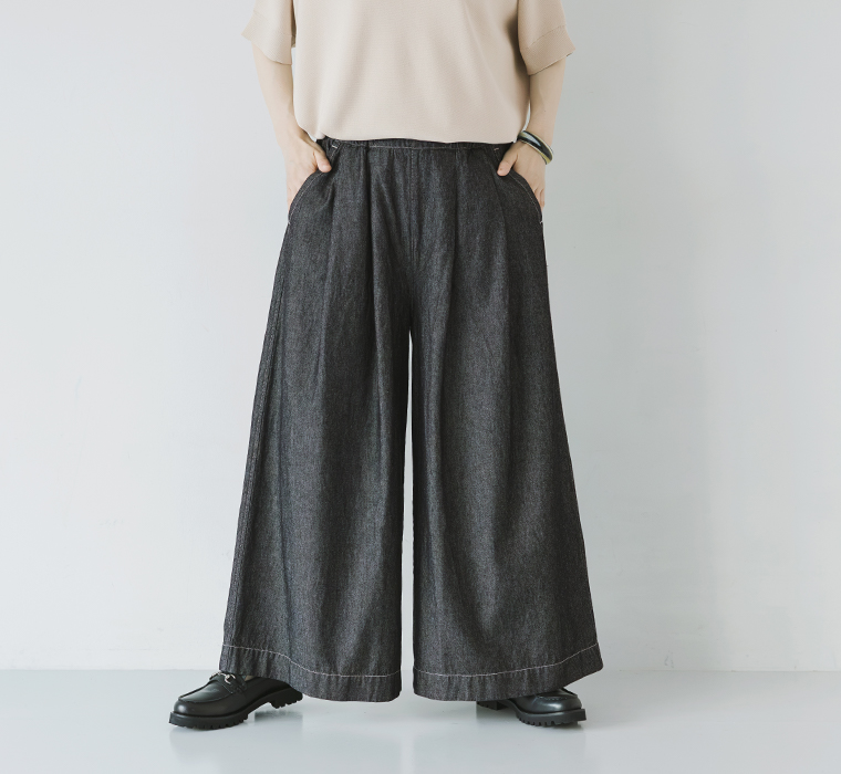 Lintu Laulu　デニムタックワイドパンツ スミクロ 下半身寄り前
