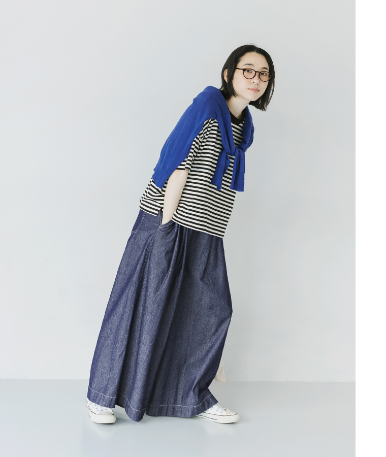 Lintu Laulu　デニムタックワイドパンツ ダークネイビー 全身横