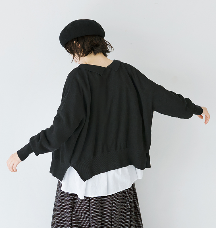 ista-ireごきげん2wayポロカーディガン（ブラック）のサイドシルエットとレイヤードスタイルがわかる着用画像