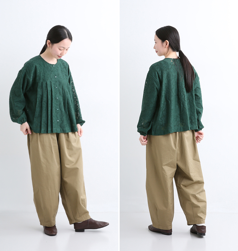 Lintu Laulu いつものまあるいチノパンツ スタッフ着用 ベージュ 全身横後ろ