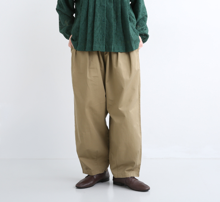 Lintu Laulu いつものまあるいチノパンツ スタッフ着用 ベージュ パンツ寄り