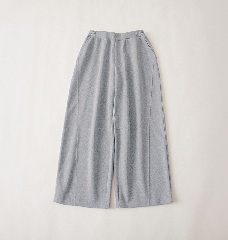 100％リネンタックワイドパンツ 全4色を椅子に掛けた商品画像