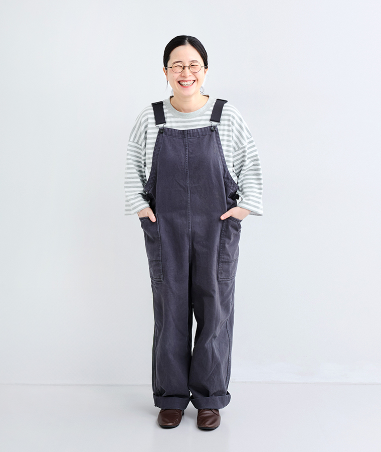 &yarn ボーダープルオーバー スタッフ着用 グレー 全身前