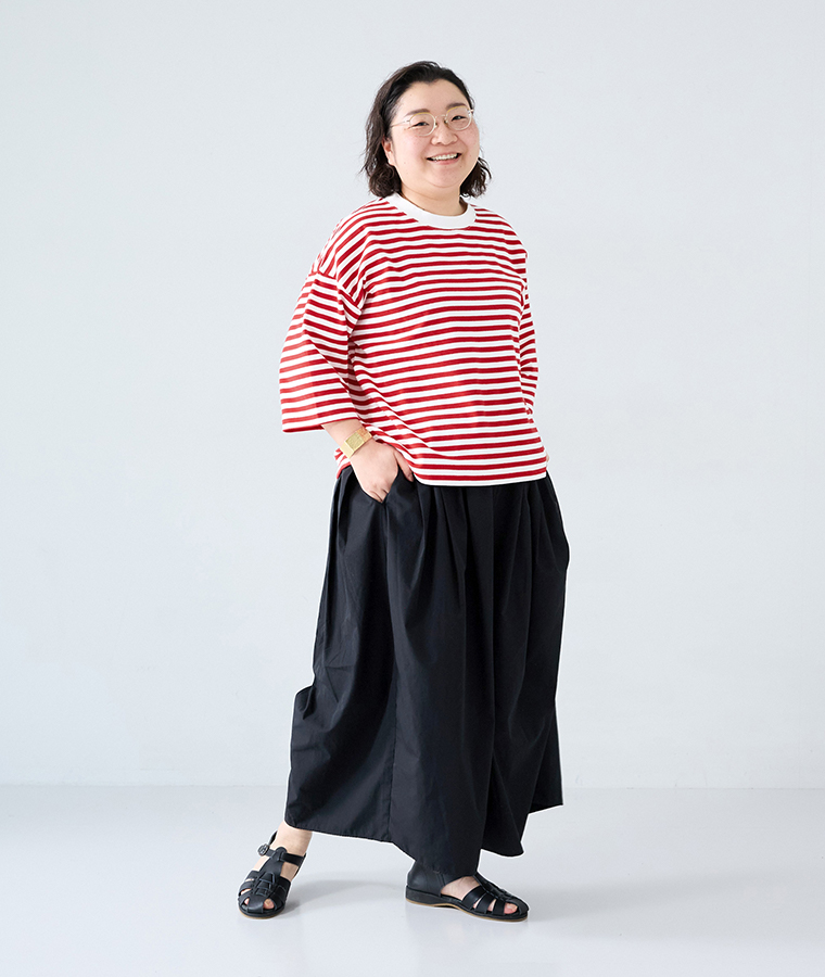 &yarn ボーダープルオーバー スタッフ着用 レッド 全身前