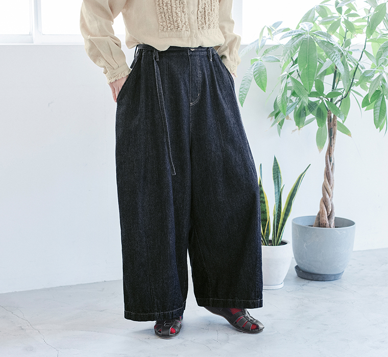 ista-ire ソフトコットンデニムベルト付きワイドバルーンパンツ インディゴ style01 パンツ寄り