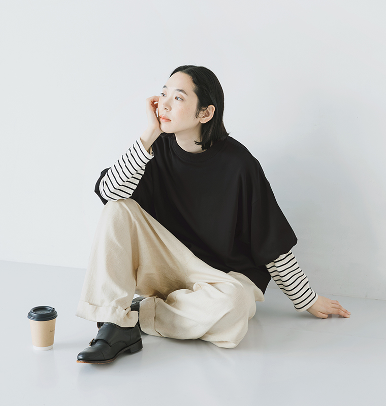 &yarn 袖バルーン裏毛プルオーバー ブラック 座り