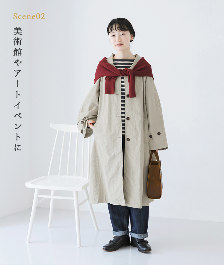 COLORKのナイロンナチュラルロングジャケットにボーダートップスとデニムパンツを合わせた全身コーディネート