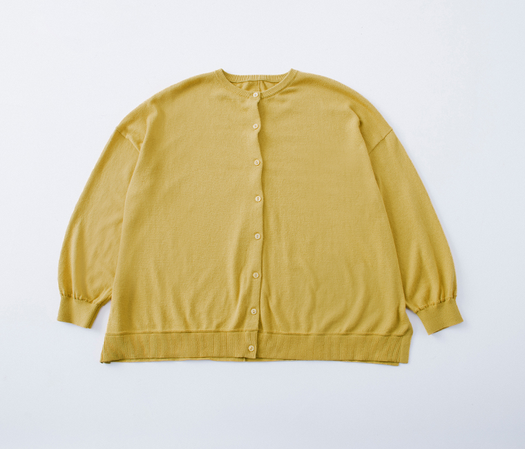 &yarnのわたしの定番カーディガン(イエロー)の置き