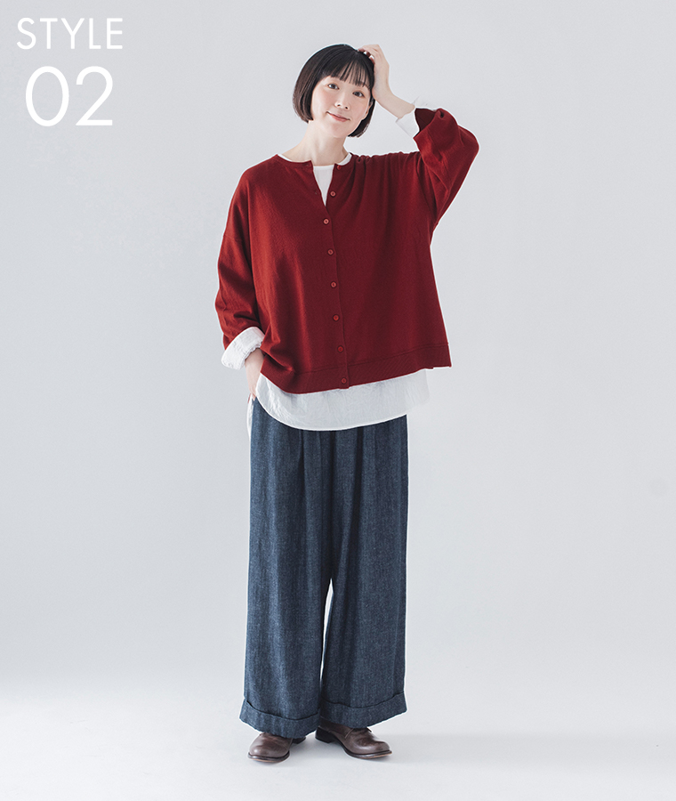 &yarnのわたしの定番カーディガン(レッド)の全身前