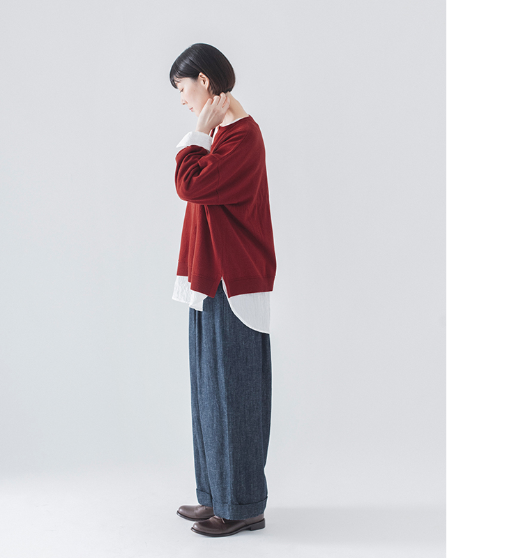 &yarnのわたしの定番カーディガン(レッド)の全身横