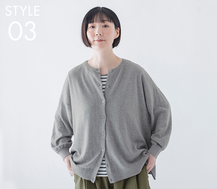 &yarnのわたしの定番カーディガン(グレー)の上半身寄り