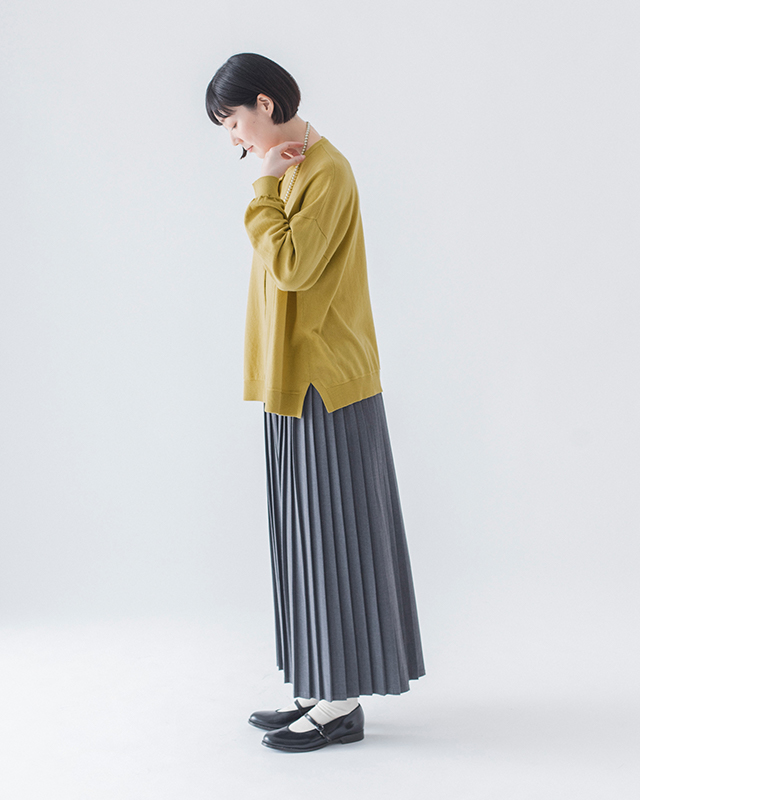 &yarnのわたしの定番カーディガン(イエロー)の全身横