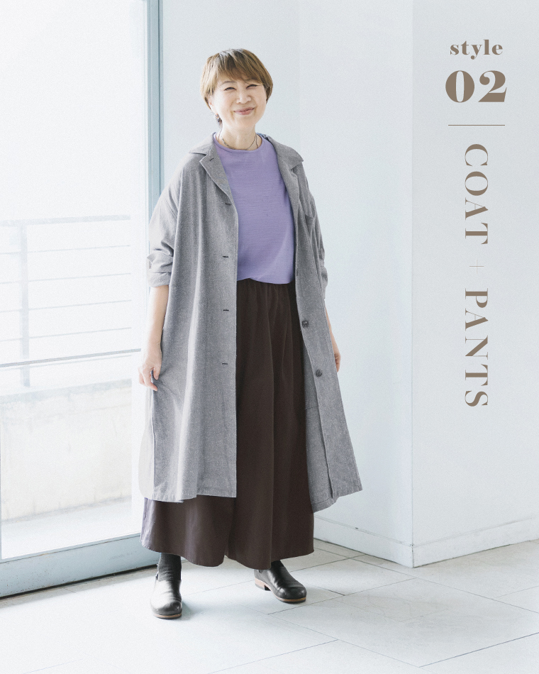 ista-ire 金子敦子さんコラボ コットンシルクどこでもコート（セサミ＆ソルト）にエスプレッソのコットンツイルどこでもパンツを合わせたコーディネート