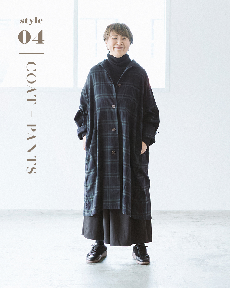 ista-ire 金子敦子さんコラボ コットンシルクどこでもコート（タータンチェック）にブラックのコットンツイルどこでもパンツを合わせたコーディネート