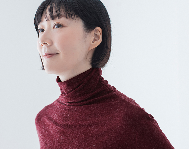 &yarn 重ね着上手のウール混タートルネックのネック寄り